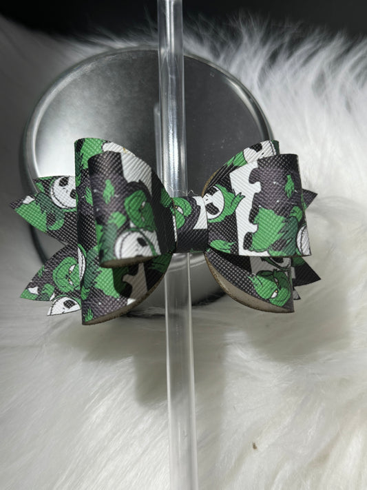 Green and White Straw Bow